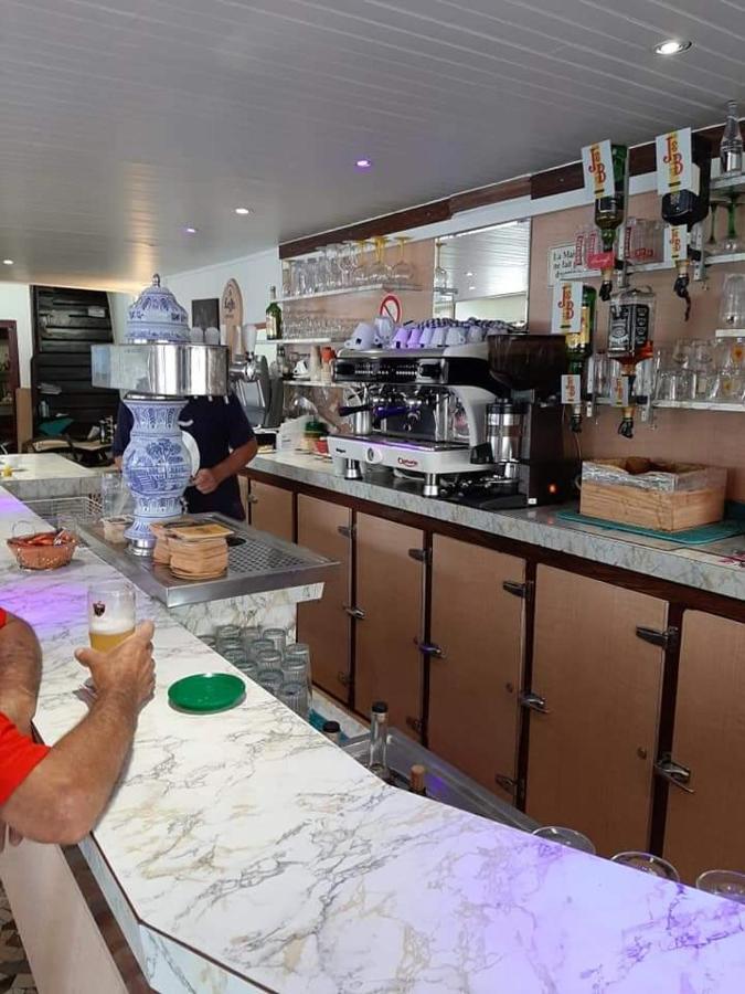 Le Commerce Pont-Sur-Yonne Extérieur photo